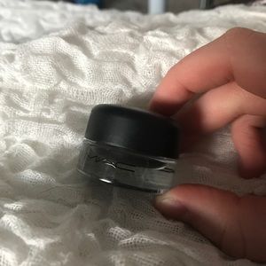 MAC Blacktrack Fluidline